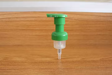 化粧品包装アルミニウムプラスチックゴールドスプレーポンプローションポンプ